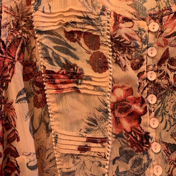 Flowy pink sheer floral sleeveless top - Picture 2 of 4